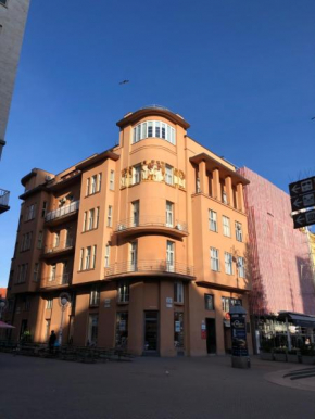 Main Square Oval Apartment Zagreb